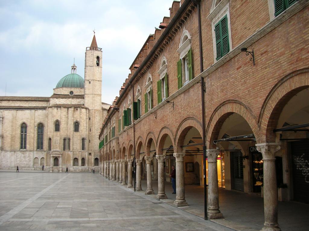 Dietro Piazza Ascoli Piceno Exterior foto